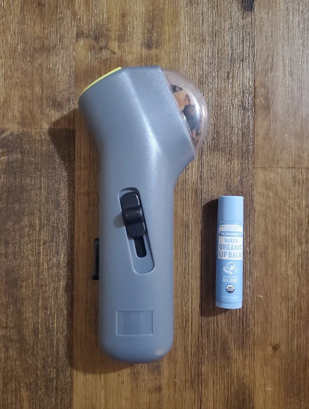 New Handheld Treat Launcher For Dogs - Fun Food Toy